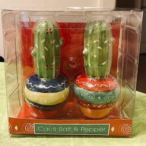 Cute Cactus S&P Shakers, NIB